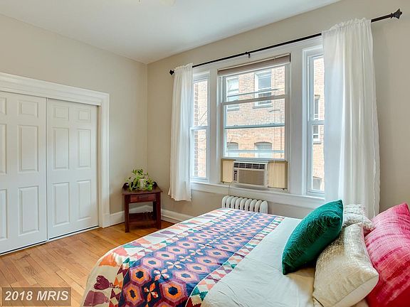 Spacious bedroom with room to spare!
