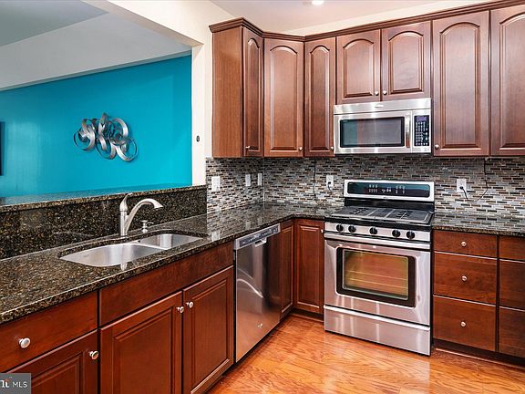 5th image of 8616 Wintergreen Ct Unit 205