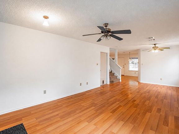 5th image of 806 Cactus Bend Dr