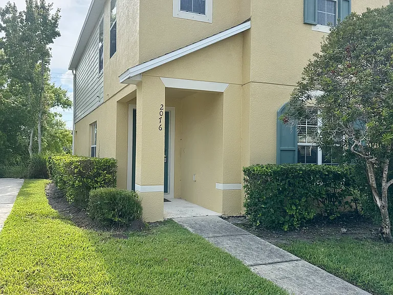 2076 Sun Down Dr — Photo 2
