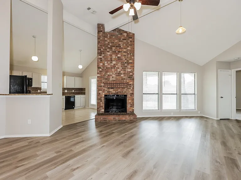 6423 Woodstream Trl — Photo 5