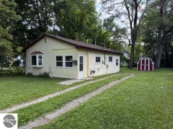 147 Valley Ave, Alma, MI 48801