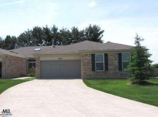 18274 Port Salem Dr, Macomb, MI 48044