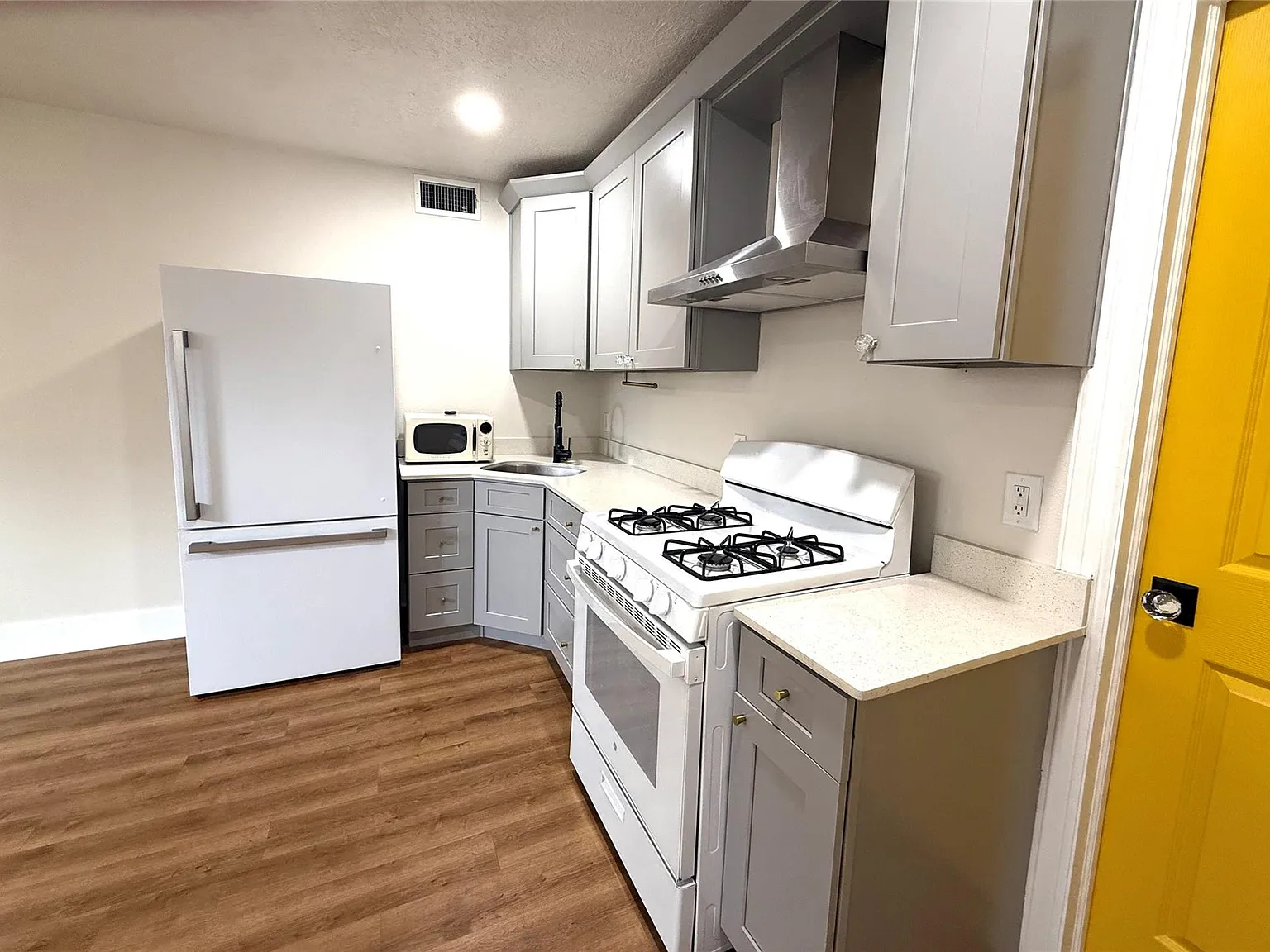 1 bed, 1.0 bath, 600 sqft, $925 — Photo 4