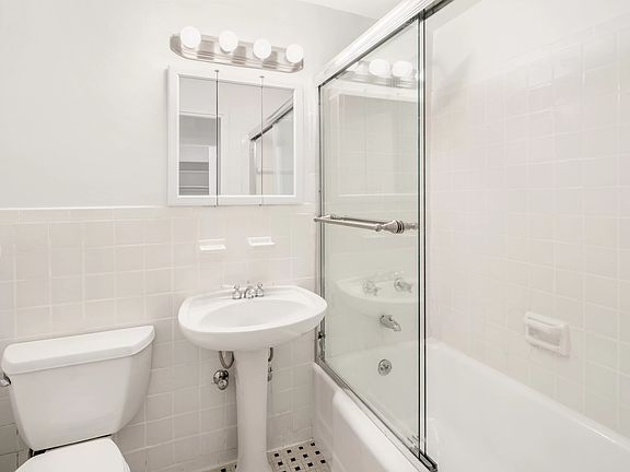 4th image of 311 E 71st St APT 10H