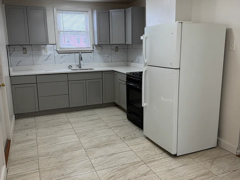 924 N Kresson St — Photo 2
