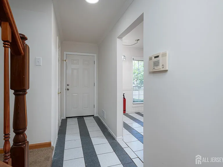 357 Hadleigh Ln — Photo 7