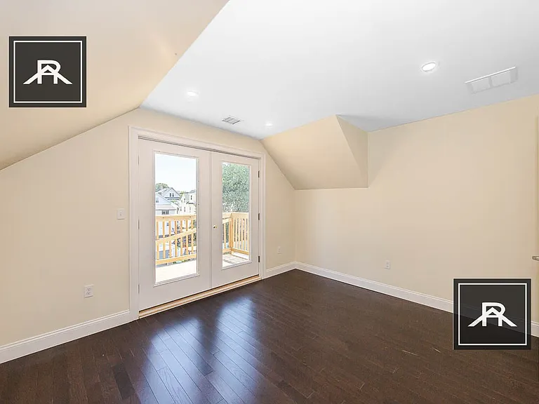 122 Jerome St — Photo 24