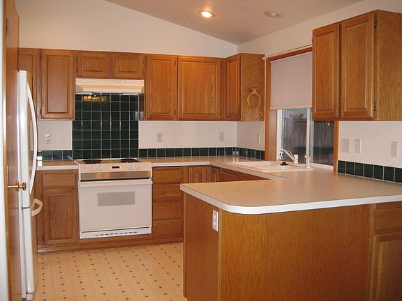 4th image of 5579 SW Otana Pl