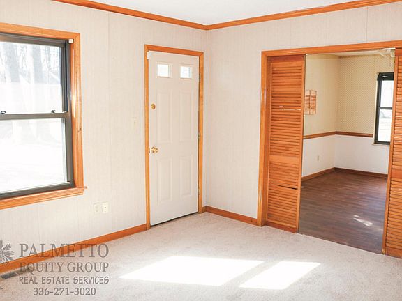 3rd image of 1400 Cliffwood Dr