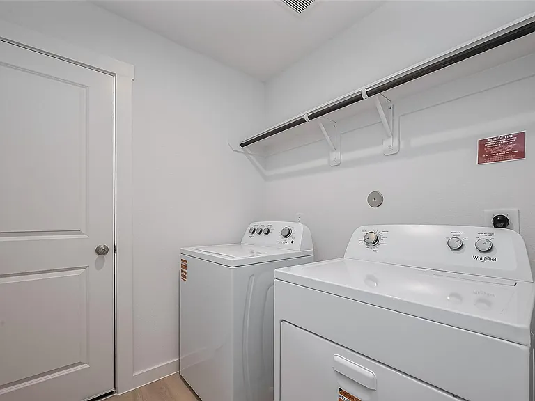 1535 Merulana Ln — Photo 16