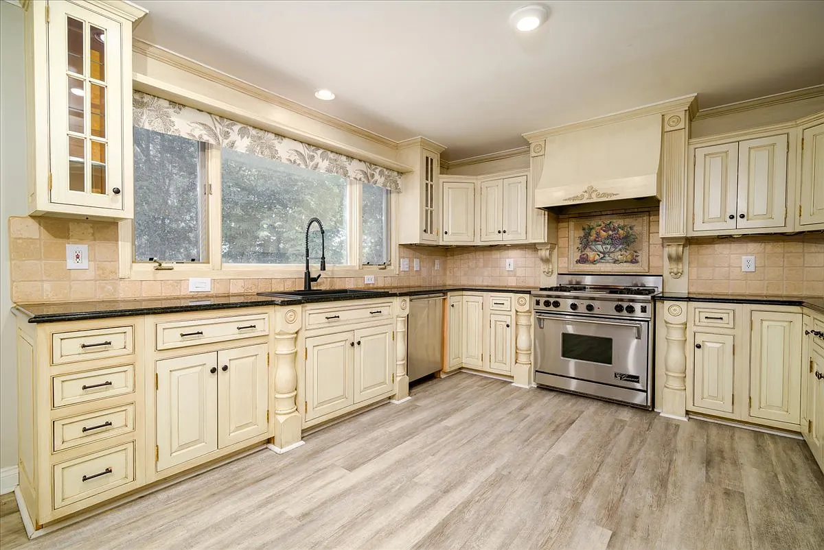 4 Bed 3 Bath Backing Up to Rammler Golf Course — Photo 3