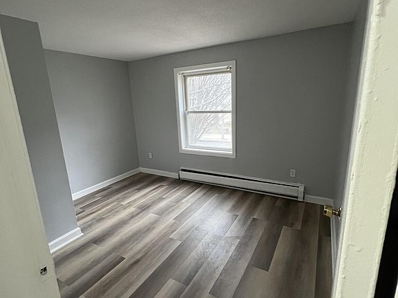 4th image of 739 Congress Ave