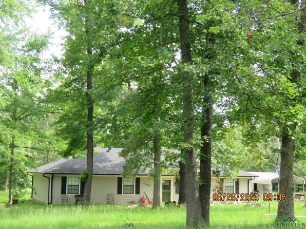 1492 N Willow Oak Rd, Gladewater, TX 75647