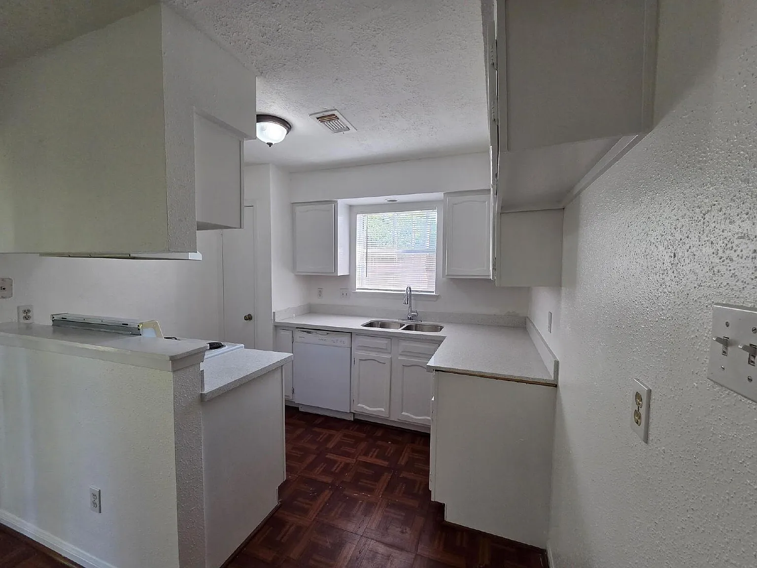 3 bed, 2.0 bath, 1220 sqft, $1,700 — Photo 4