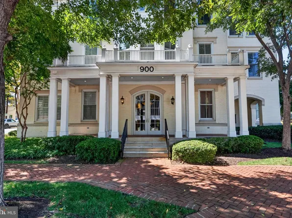900 N Washington St #302E, Alexandria, VA 22314