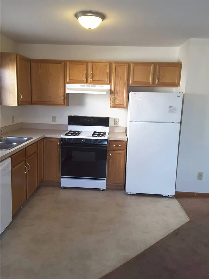 215 Stonewall Court — Photo 2