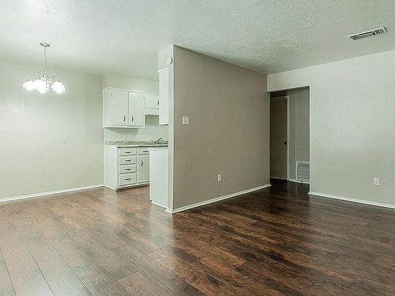 2nd image of 404 E Craven Ave Unit 11