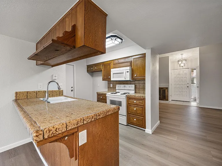 3501 Bernard St #1C — Photo 11