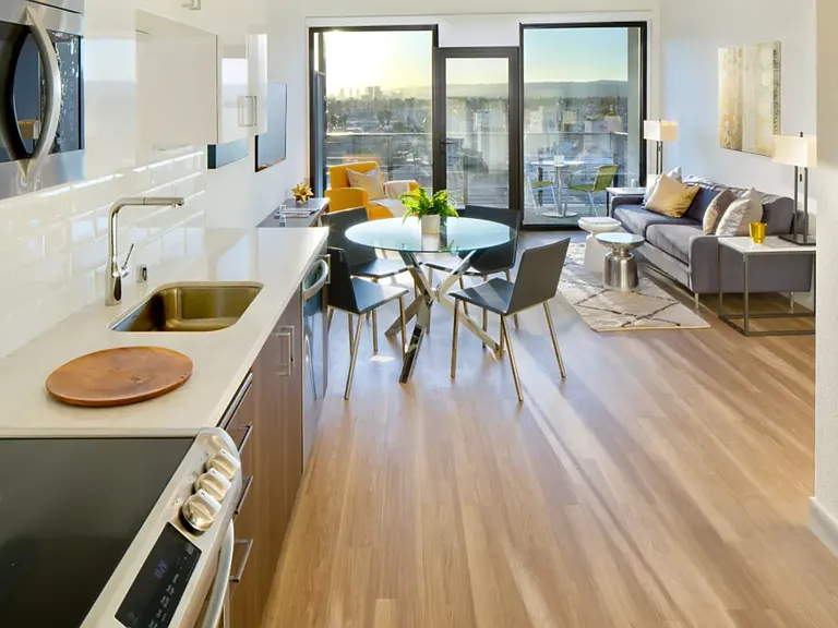 Maya Apartments at 535 Kingsley Dr in Los Angeles — Photo 18