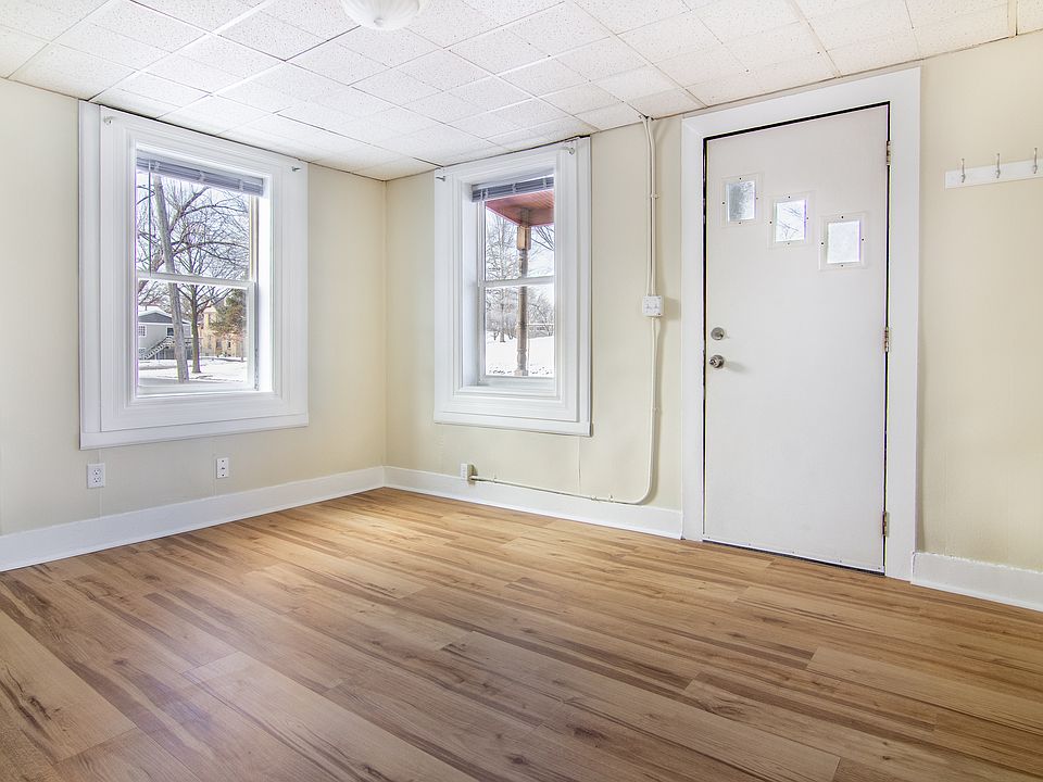 1st image of 1038 Summer St NE