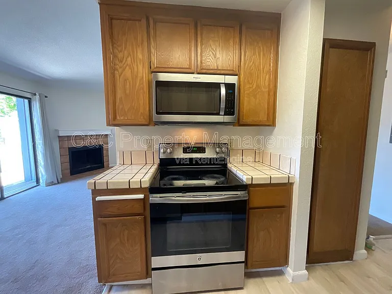 6254 Joaquin Murieta Ave #B — Photo 7