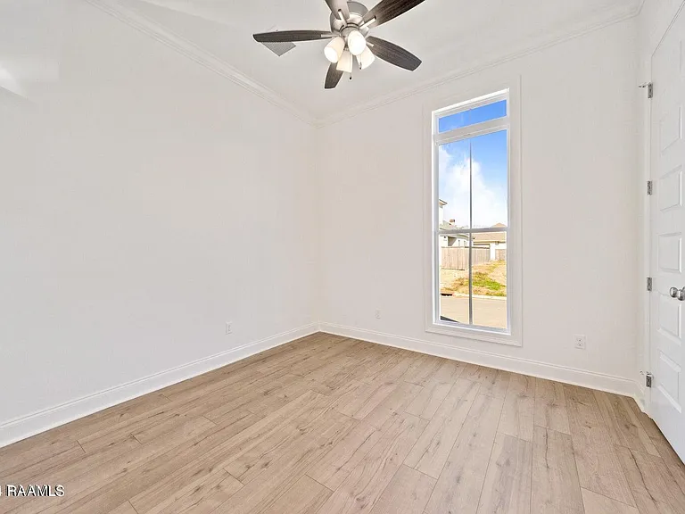 128 Oak Village Dr — Photo 15
