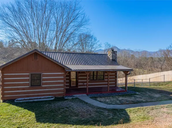 106 Gibbs Rd, Leicester, NC 28748