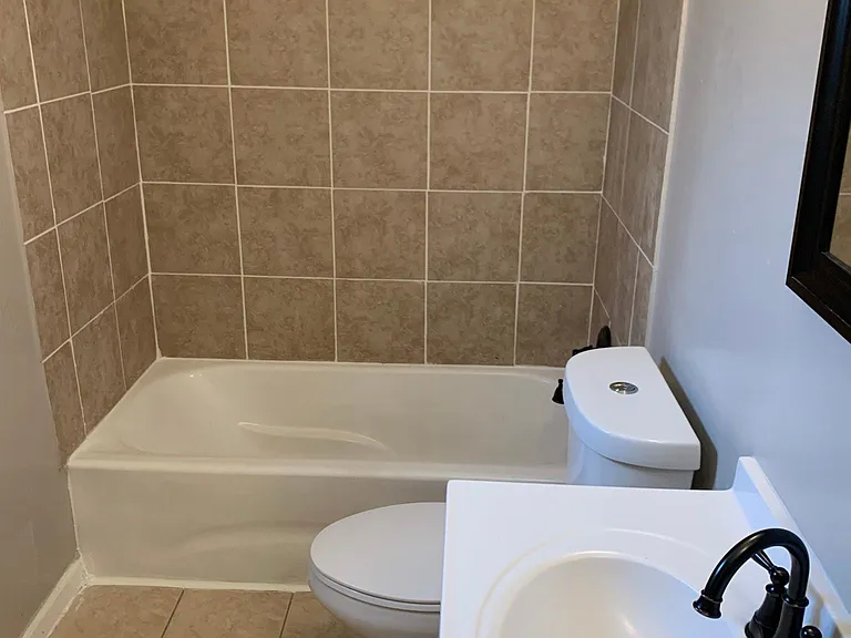 223 Flora Dr — Photo 4