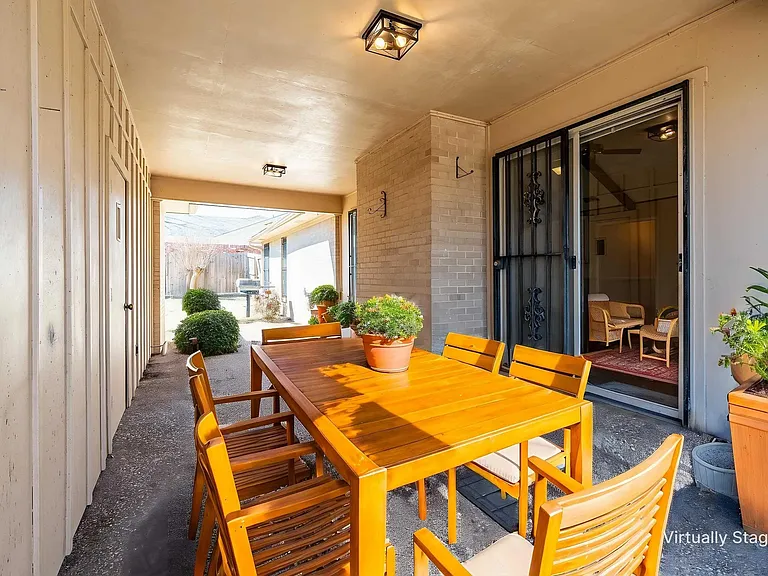 310 Carriage Dr — Photo 14