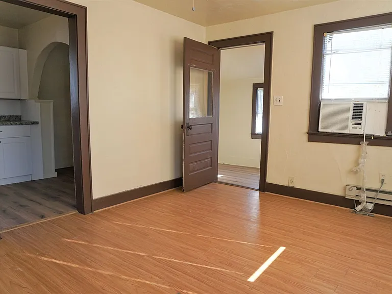 523 SW 26 — Photo 3