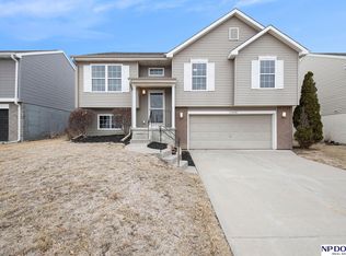 19418 W St, Omaha, NE 68135