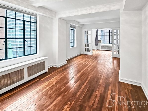 320 E 42nd St APT 709