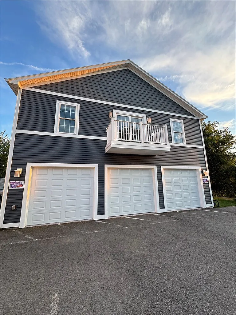 2 bed, 2.0 bath, 1600 sqft, $2,000 — Photo 1
