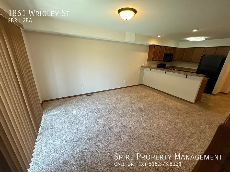 Ely 2 bedroom 2 bath town home with attached garage. Near the walking trail! — Photo 3