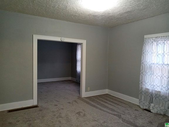 4th image of 200 S Leonard St