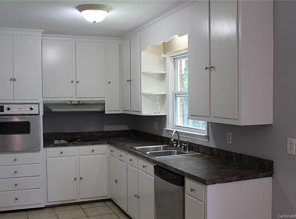 4th image of 420 Evergreen St