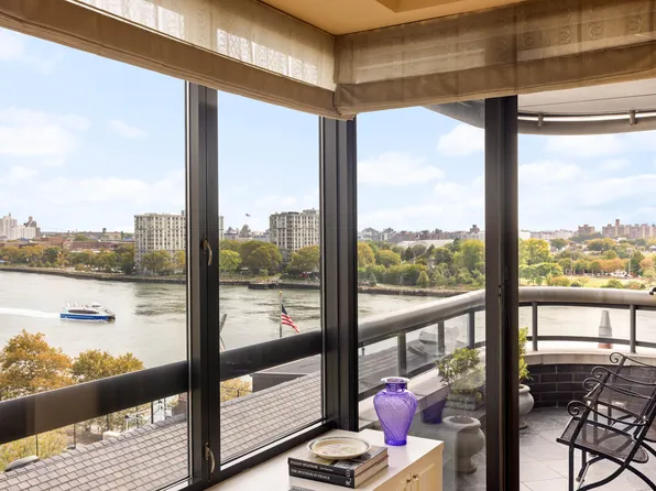 530 East 76th Street image 4 of 19