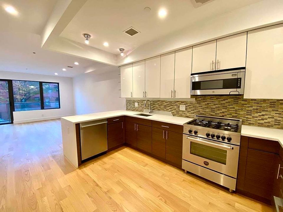 1st image of 35 Madison St #B2