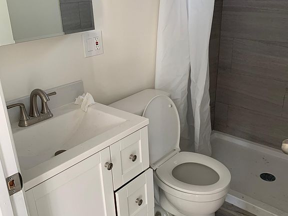 3rd image of 14616 Gault St