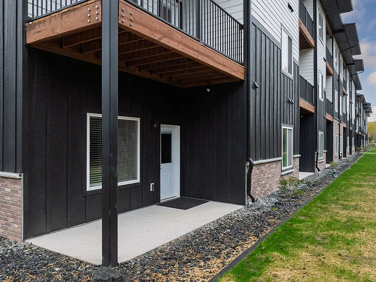 Northern Lights Apartments — Photo 13