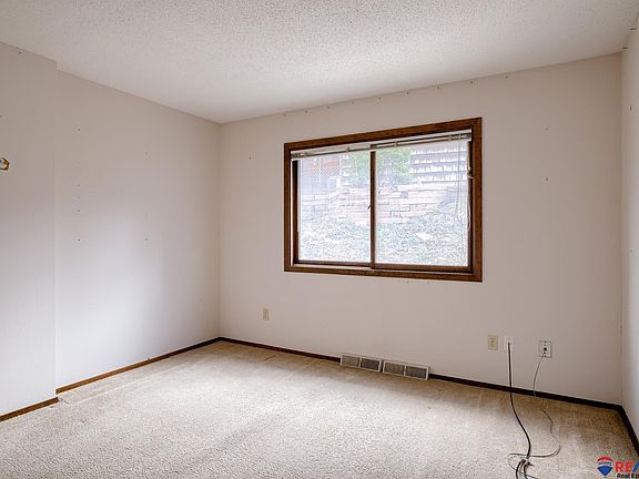 3rd image of 902 Bayberry Dr