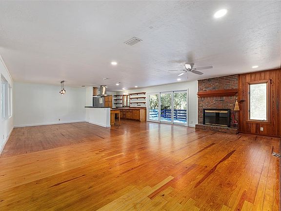 4th image of 22157 NW 87th Avenue Rd