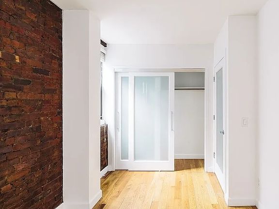 4th image of 249 E 10th St APT 4