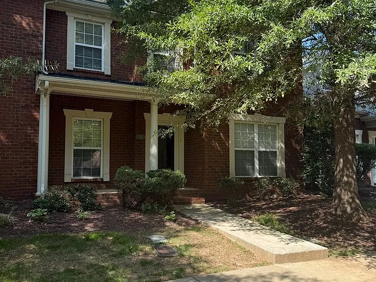 2136 Cason Ln — Photo 1
