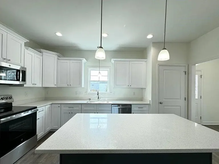 106 E Sillinger Dr — Photo 8