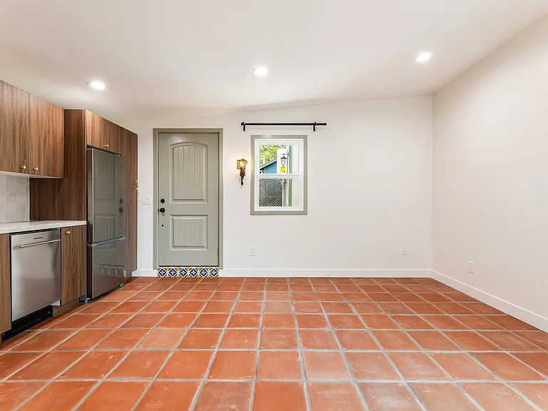 533 E Windsor Rd #A — Photo 10