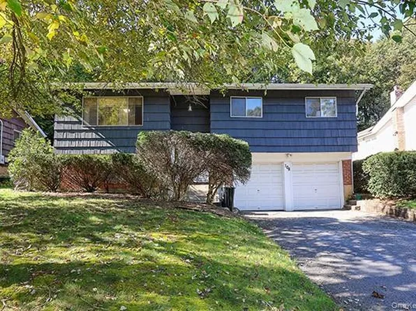 108 Sugar Toms Lane, East Norwich, NY 11732