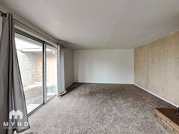 3rd image of 705 NE 108th Ave
