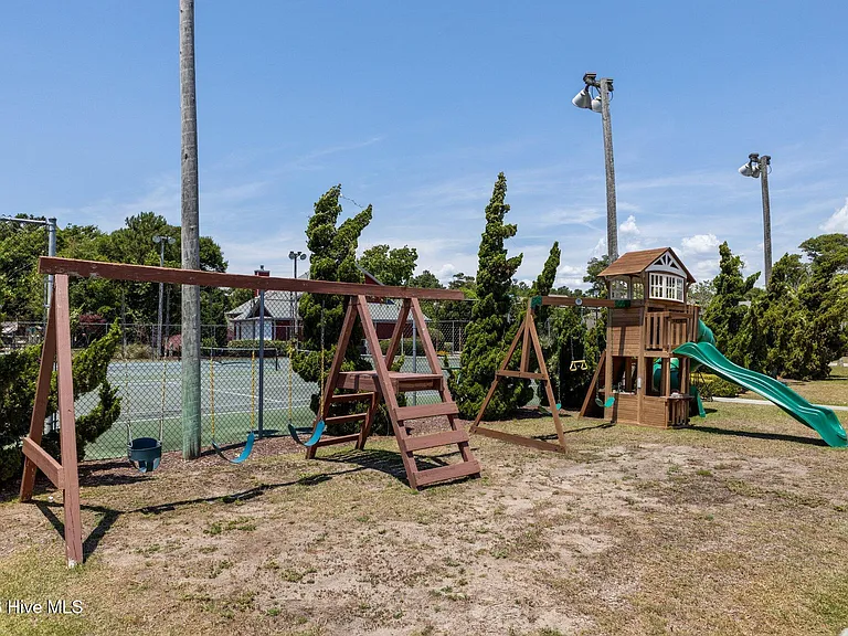 8711 Plantation Dr #302 — Photo 31